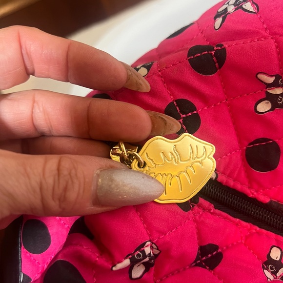 Large Betsy Johnson duffel bag- great condition inside & out. Rare find! Cuuute! - Picture 10 of 17